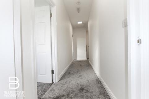 2 bedroom flat to rent, South End, Croydon