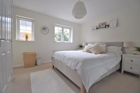 29 School Meadow, Guildford, GU2 8GY