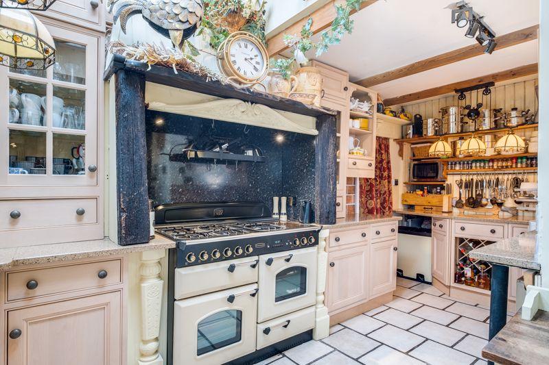 Langford Avenue, Great Barr, Birmingham, B43 5NH 3 bed detached house