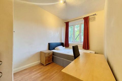 3 bedroom apartment to rent, Tennis Street, SE1