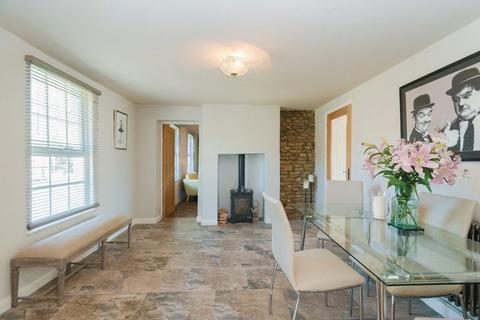 4 Barretts Row, Wendlebury, Bicester, OX25 2PH