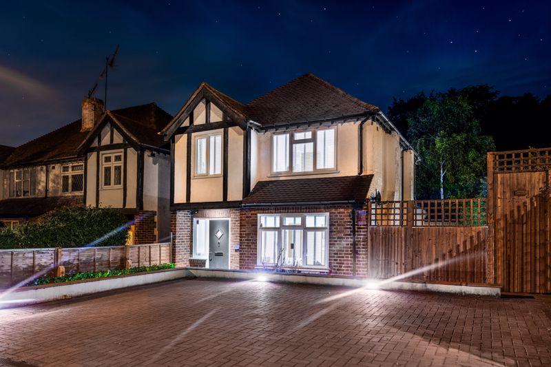 Godstone Road, Whyteleafe 3 bed detached house £608,000