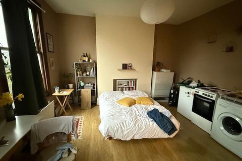 Studio to rent, N4, MANOR HOUSE - STUDIO FLAT