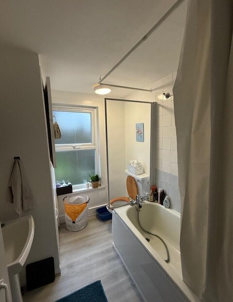 Bathroom (a).jpg