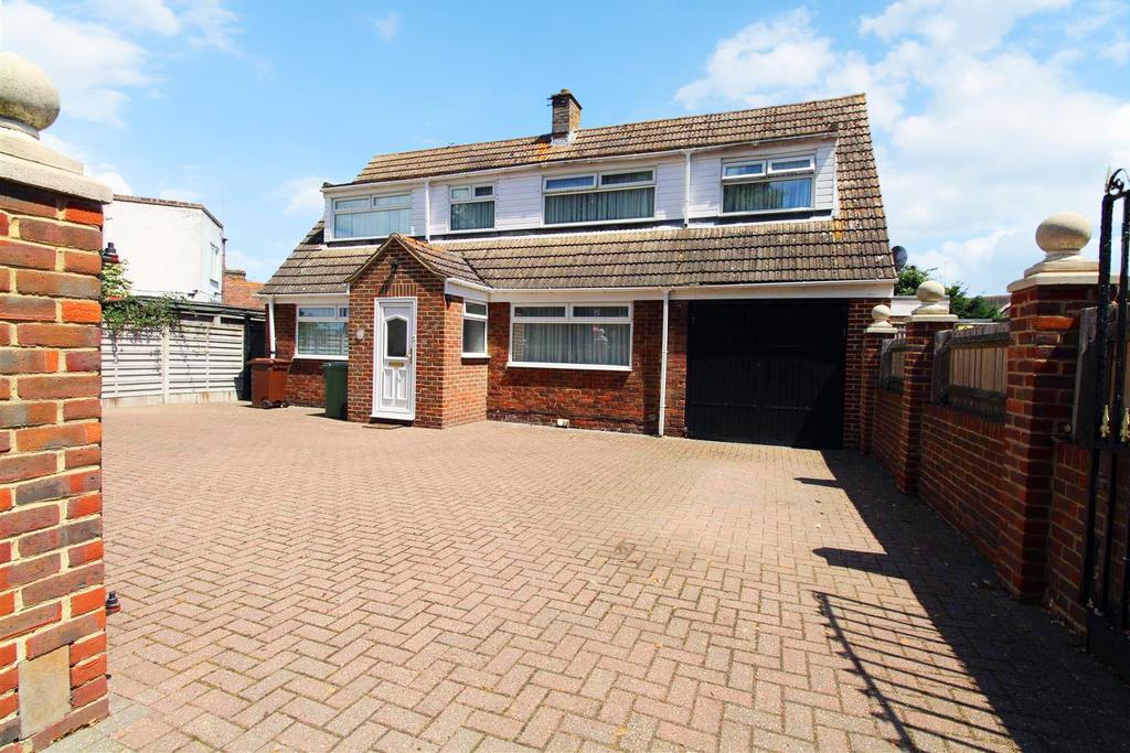 Chaffes Lane, Upchurch, Sittingbourne 5 bed detached house for sale £