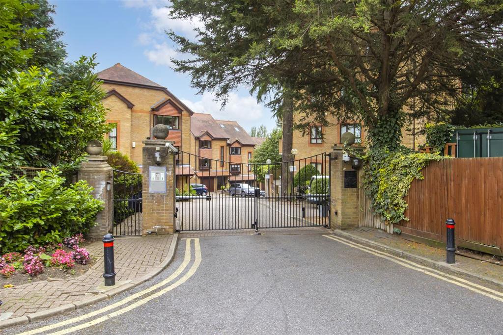 Thornbury Square, Highgate, London, N6 4 bed house for sale £1,350,000