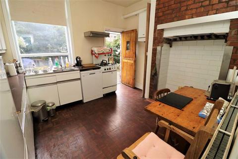 19 Green Walk, Manchester, M16 9RE