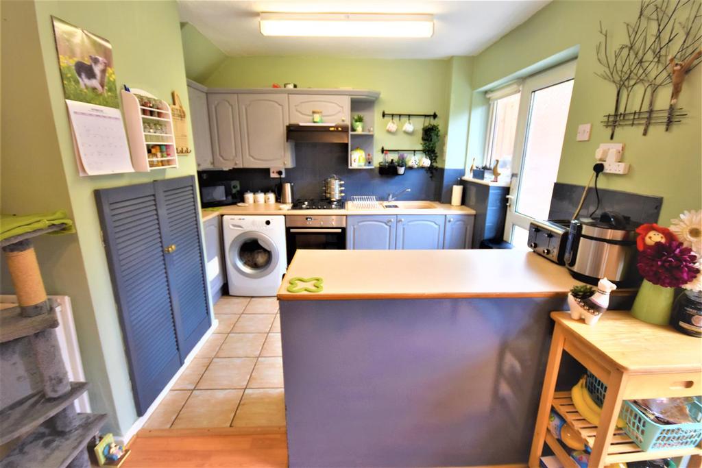 Chestnut Avenue, Summerhill, Wrexham 3 bed house £160,000