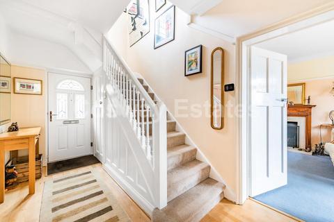 95 Milespit Hill, London, NW7 2RS