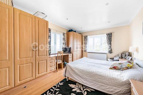 95 Milespit Hill, London, NW7 2RS