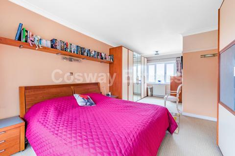 95 Milespit Hill, London, NW7 2RS