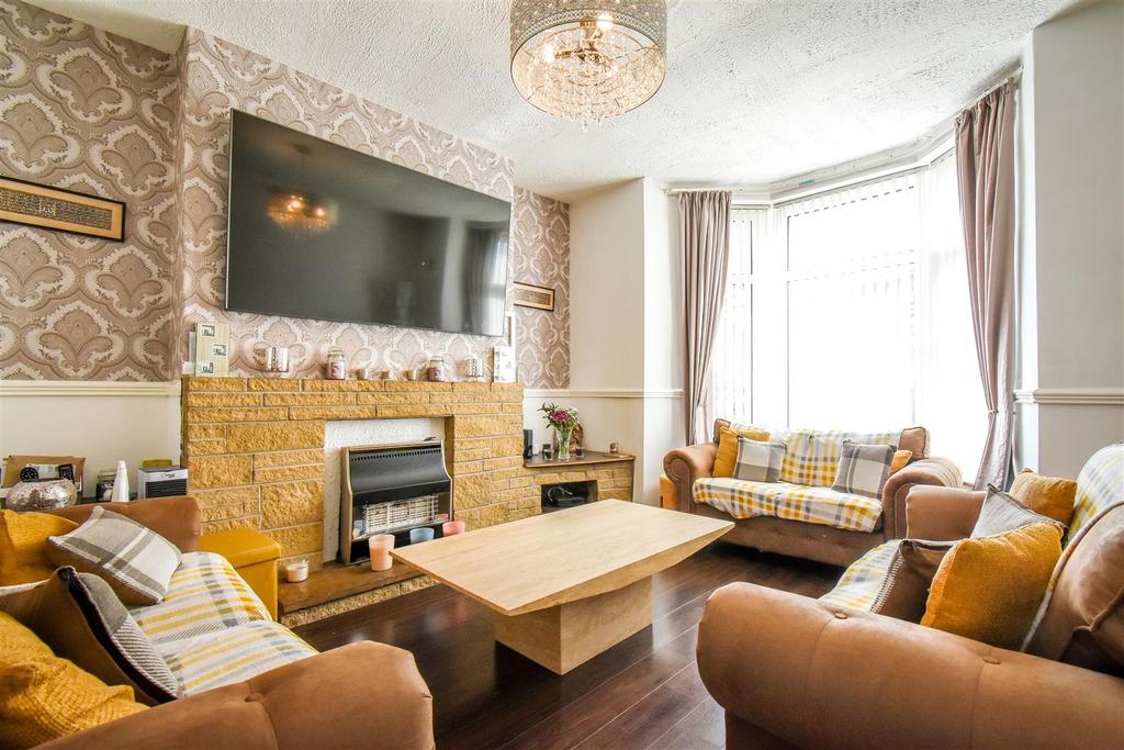 Avenue Parade, Accrington 4 bed terraced house £169,950