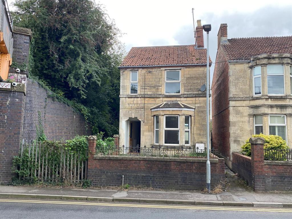 Station Road, Westbury 4 bed detached house £180,000
