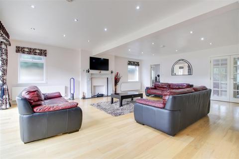 5 bedroom detached house for sale - Ridings Avenue, LONDON