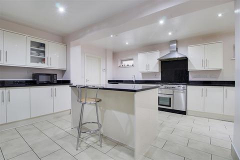 8 Ridings Avenue, London, N21 2EL
