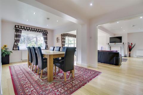 8 Ridings Avenue, London, N21 2EL