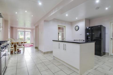 8 Ridings Avenue, London, N21 2EL