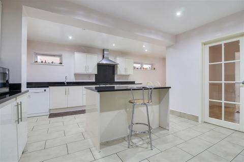 8 Ridings Avenue, London, N21 2EL