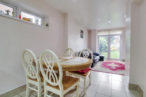 8 Ridings Avenue, London, N21 2EL