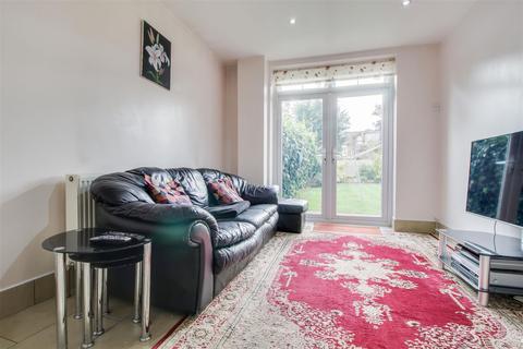 8 Ridings Avenue, London, N21 2EL