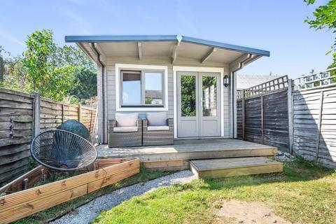 30 James Road, Peasmarsh, Guildford, GU3 1NF