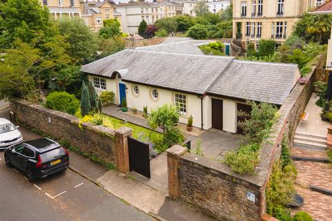 10 Percival Road, Bristol, BS8 3LN