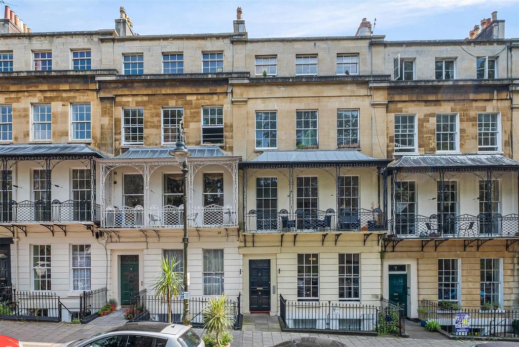 Caledonia Place, Clifton, Bristol, BS8 2 bed apartment £450,000