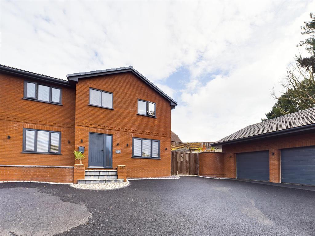 Daleside Avenue, Wrexham 4 bed detached house £425,000