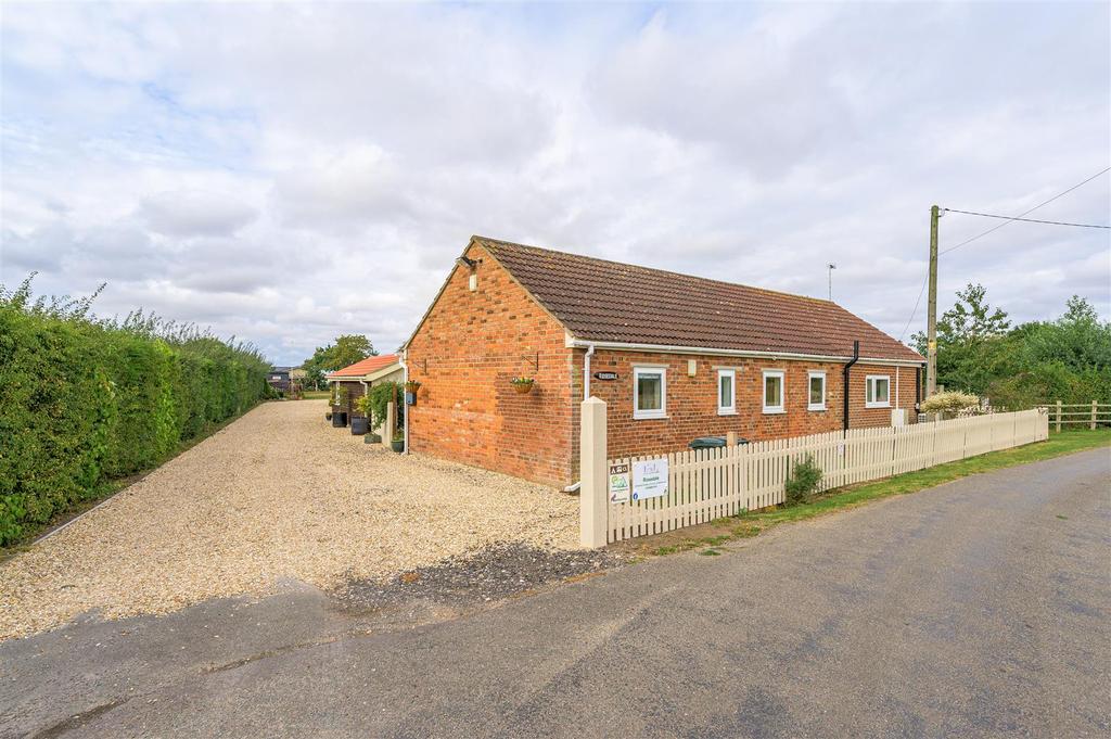 Lymn Bank, Thorpe St. Peter, Skegness 3 bed detached bungalow £395,000