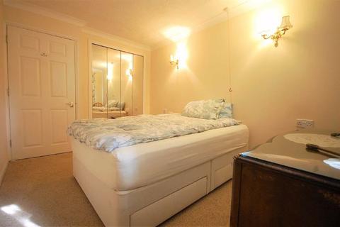 2 bedroom flat for sale - Wood Lane, Ruislip