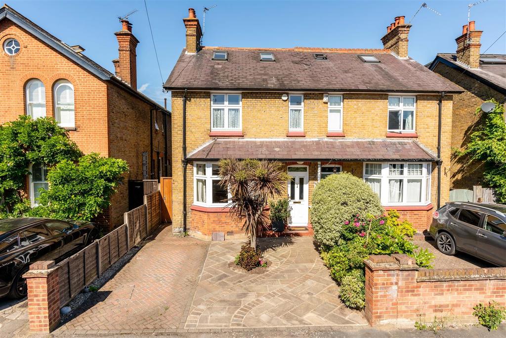 Kings Road, WaltonOnThames 5 bed semidetached house £1,100,000