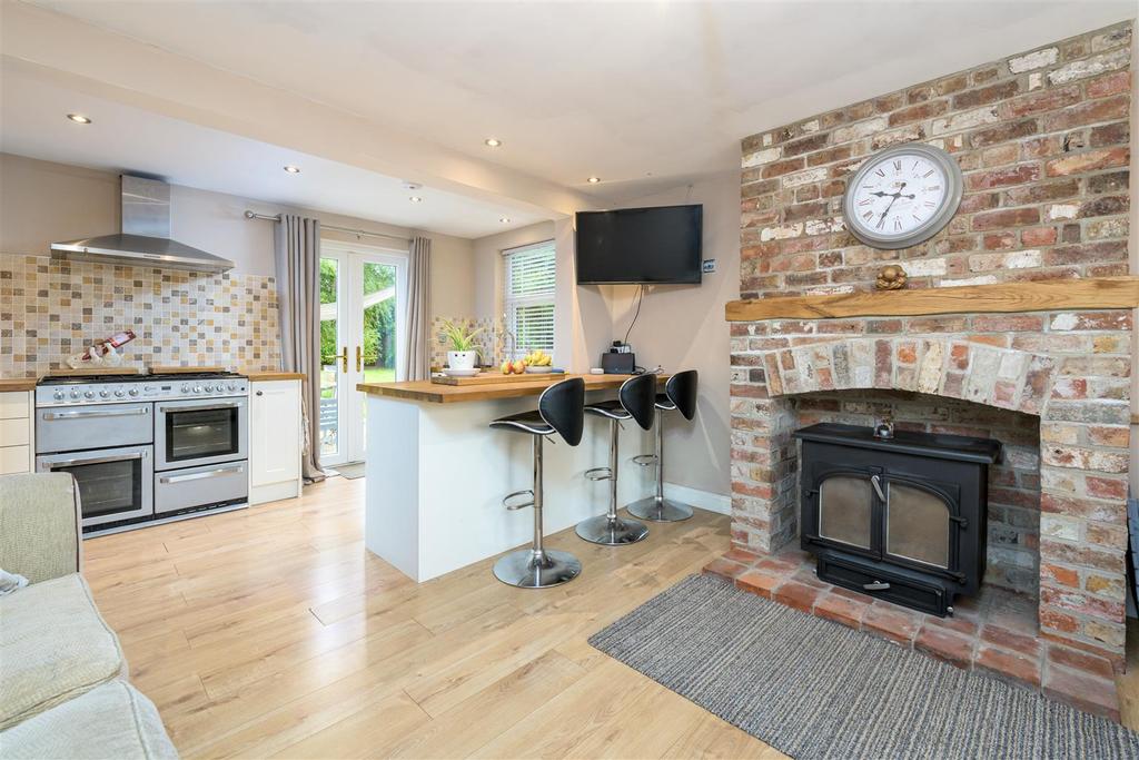 Lounge to Kitchen