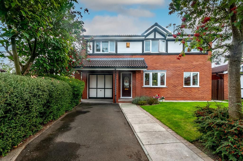 Aviemore Drive, Fearnhead... 5 bed detached house £425,000