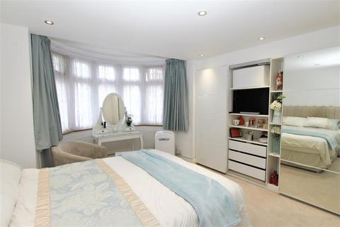 5 Prestwood Avenue, Harrow, HA3 8JZ