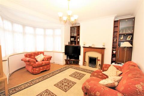 5 Prestwood Avenue, Harrow, HA3 8JZ