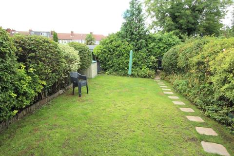 5 Prestwood Avenue, Harrow, HA3 8JZ