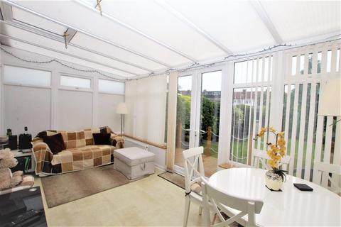 5 Prestwood Avenue, Harrow, HA3 8JZ