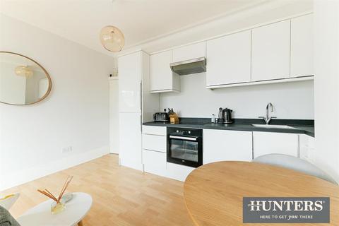 1d Grayham Road, New Malden, KT3 5HR