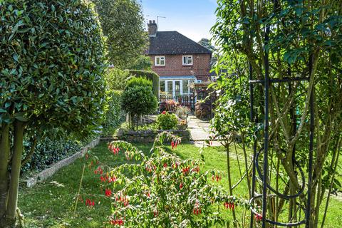 1 Eight Acres, Hindhead, GU26 6RY