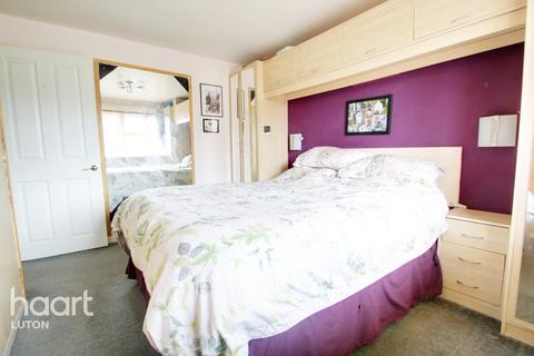 1 Campania Grove, Luton, LU3 4DD