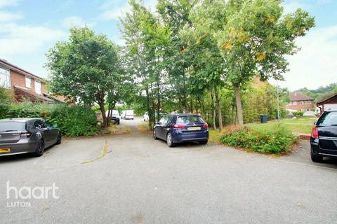 1 Campania Grove, Luton, LU3 4DD