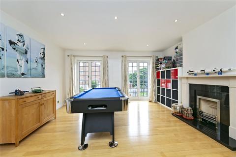 22 Topiary Square, Richmond, TW9 2DB