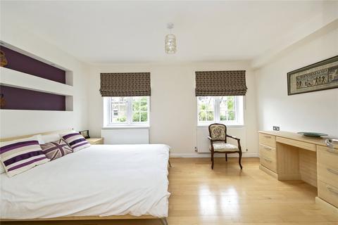 22 Topiary Square, Richmond, TW9 2DB