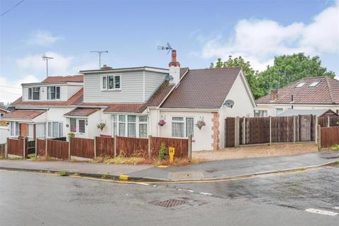 3 Castle Drive, Rayleigh, SS6 7HT