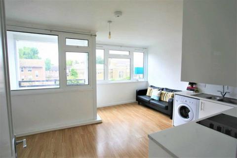 4 bedroom flat to rent, Stanswood Gardens, London, SE5