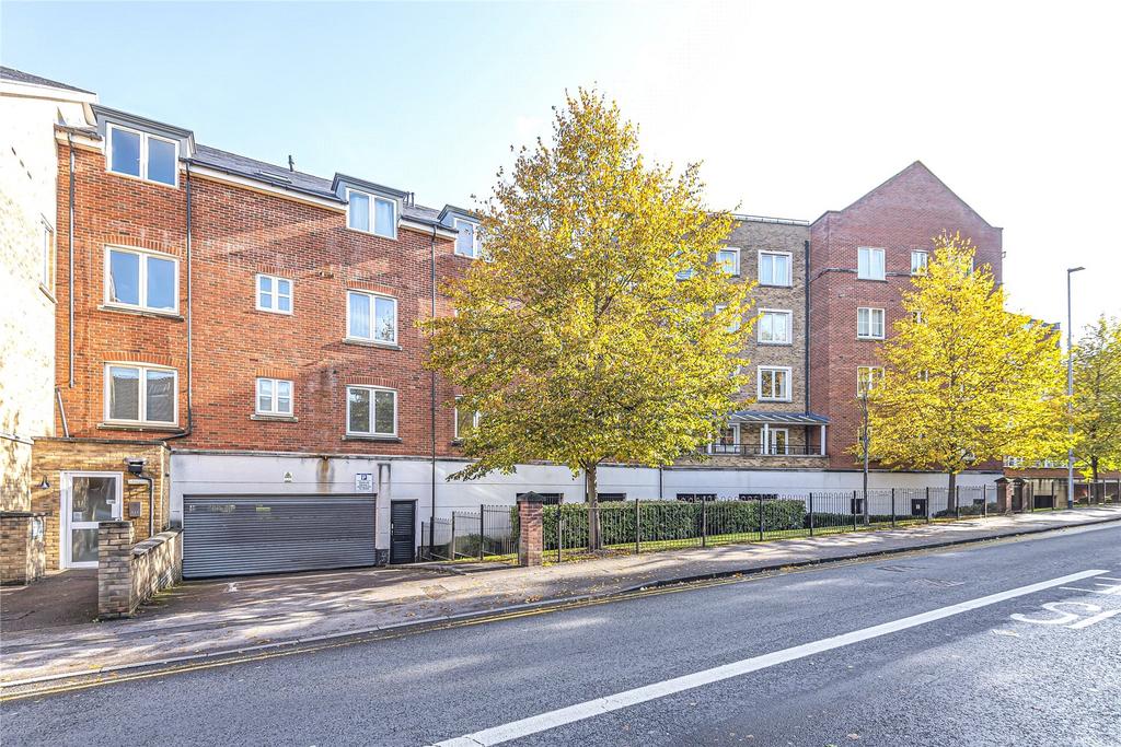 Aveley House, Iliffe Close, Reading, Berkshire, RG1 2 bed apartment £