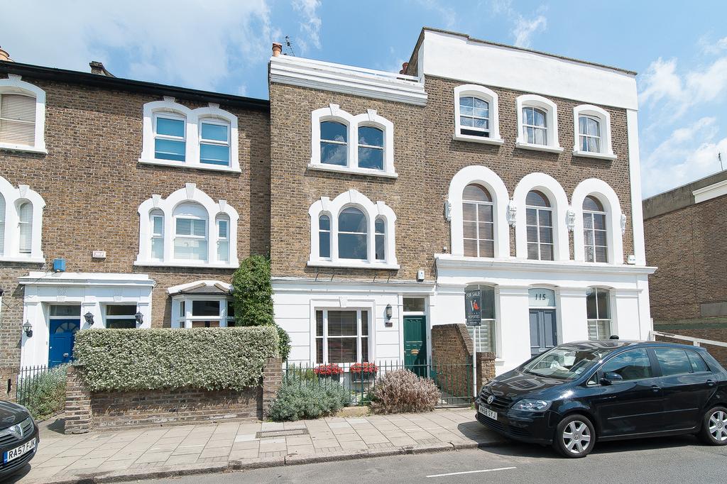 White Hart Lane 4 bed terraced house £3,350 pcm (£773 pw)
