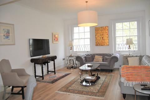 3 bedroom flat to rent, Gloucester Square, Hyde Park, W2