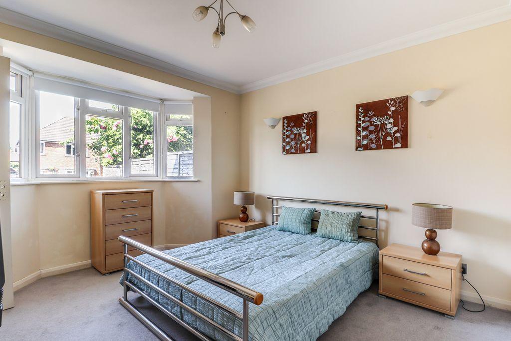 86 Little Green Lane, Chertsey KT16 9QA 1 bed in a house share £590