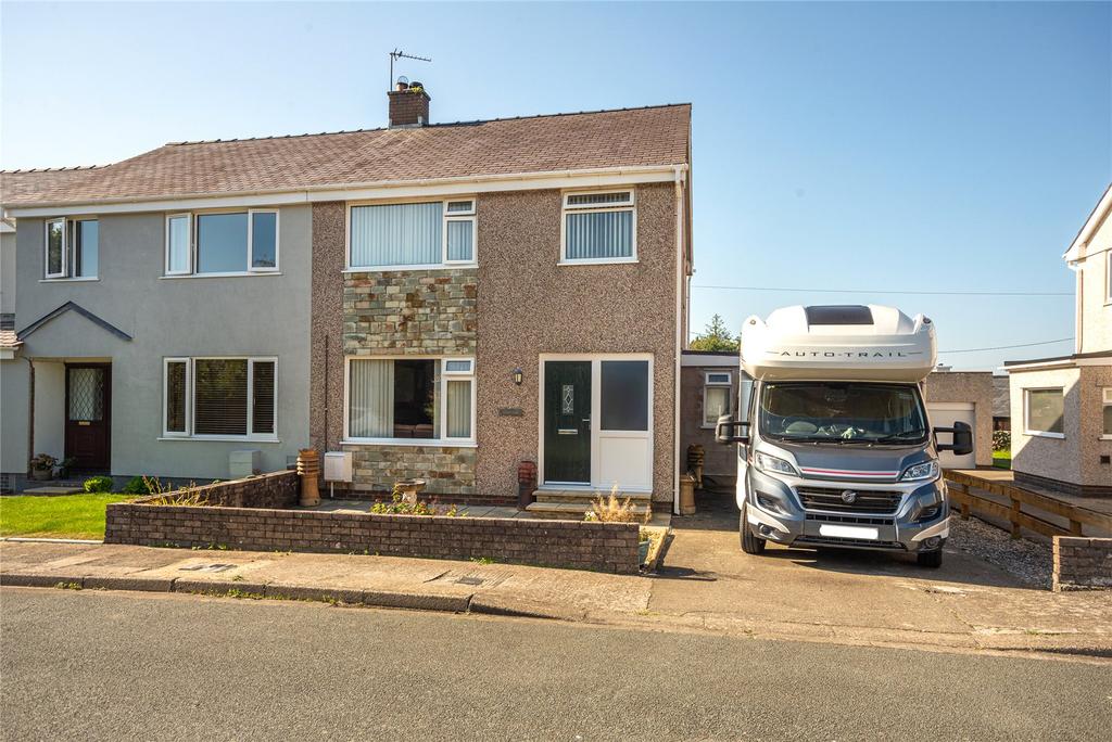 Stad Y Rhos, Bethel, Caernarfon... 3 bed semidetached house £250,000